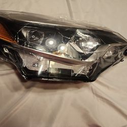 14-16 Toyota Corolla passenger right side new headlight. Faro derecho Corolla 2014 2015 2016