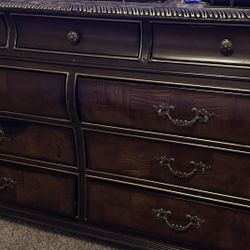 Dresser 2 Night Stands 