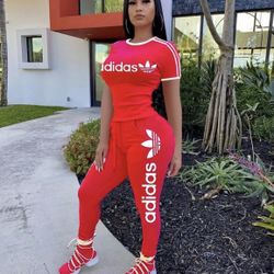 Woman two piece adidas set.