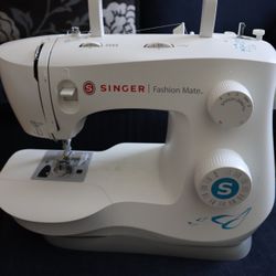 Singer Fashion Mate Sewing Machine