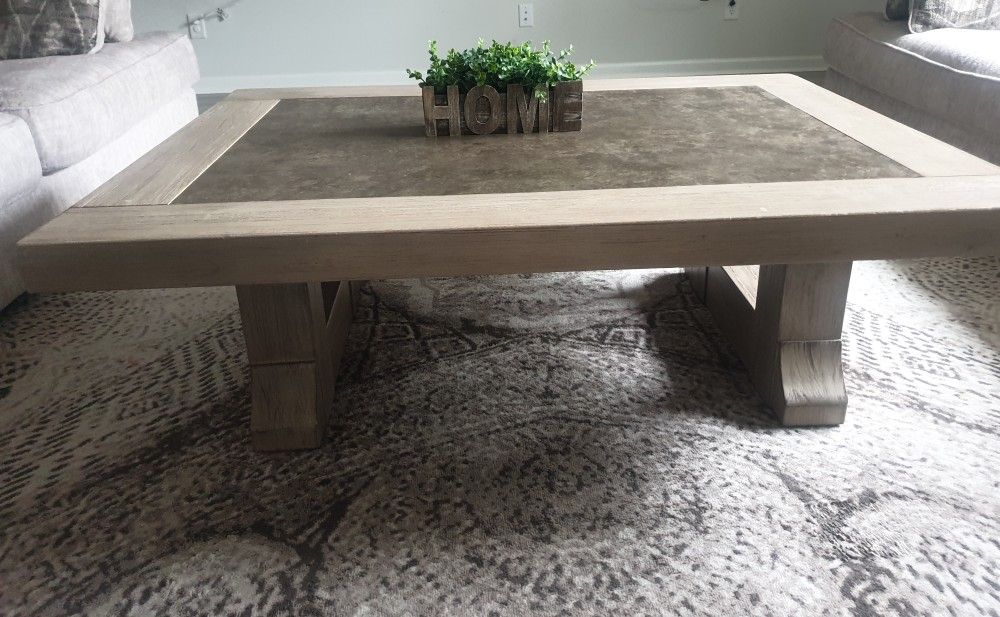 Pickup From Mount Juliet Tn 37122..Beautiful  Wooden Coffee Table /cocktail Table..excellent Condition 