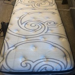 Twin matress