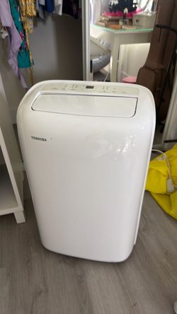 Toshiba Portable Air Conditioner & Dehumidifier – Digital Controls – Great Condition