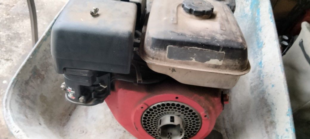 8 Horsepower Parts Engine Does Run Crank Is Broke Off On The End..