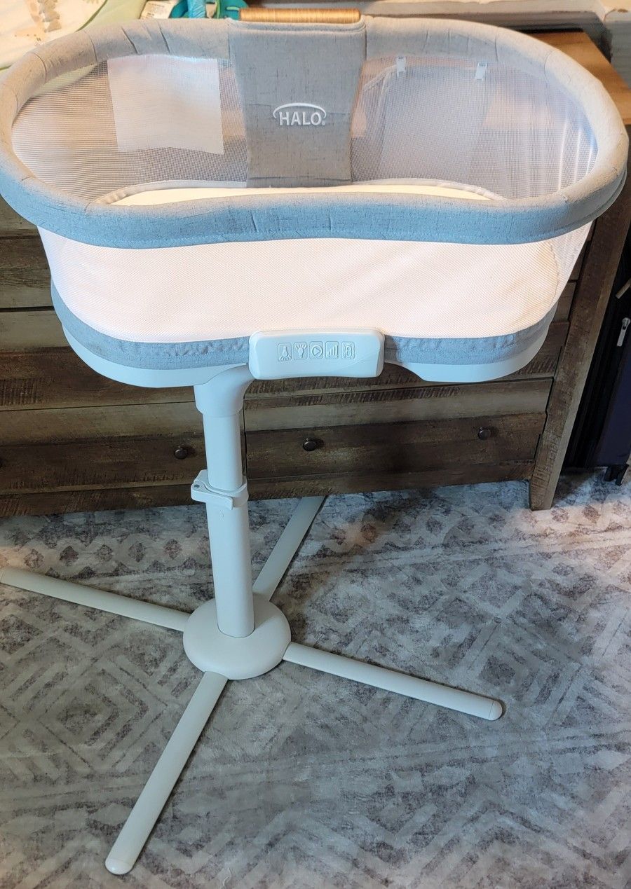Infant Bassinet Halo Bassinet Lux Halo BassiNest Swivel Sleeper