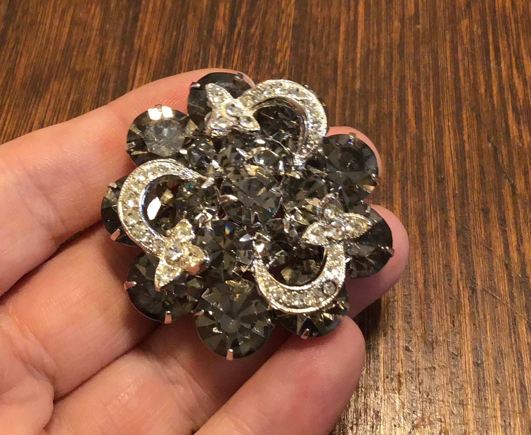 Stunning vintage Weiss brooch