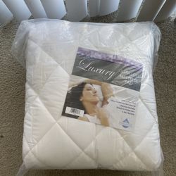 Luxury Ultra loft mattress pad 54” x 75”  hand stuffed gel microfiber Filled