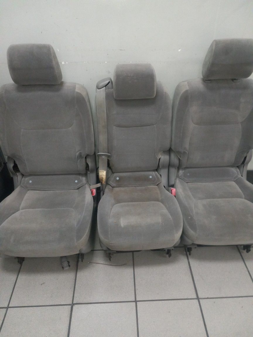 04-10 Toyota Sienna