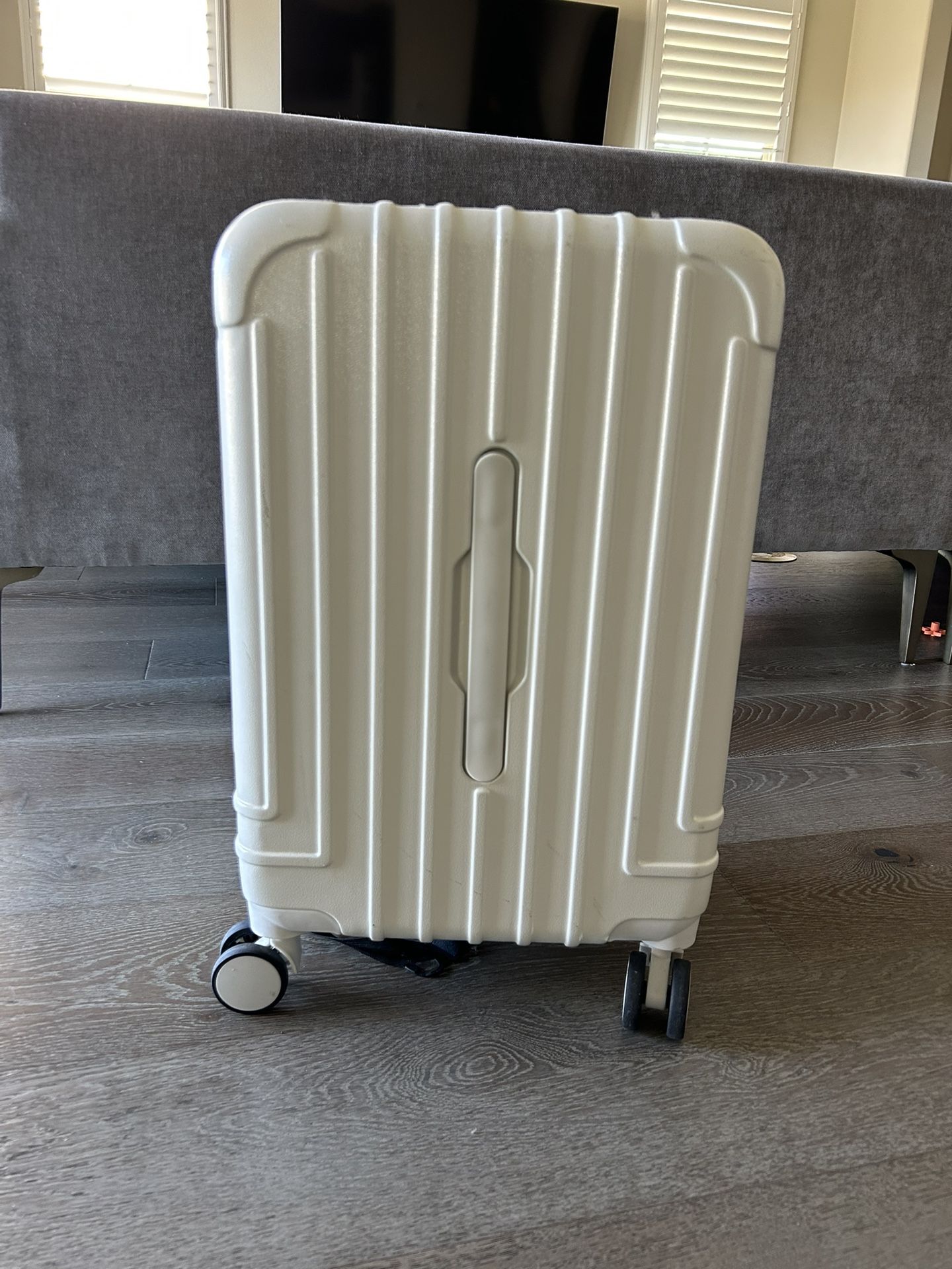 9.9 New Suit Case。20 Inch