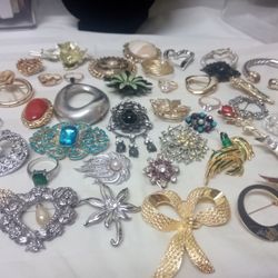 Brooch And Ring Lot 