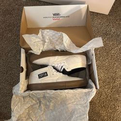 Antique white Skate half cab vans