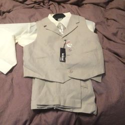 Brand-new boys linen suit with shirt and tie and vest sz 10