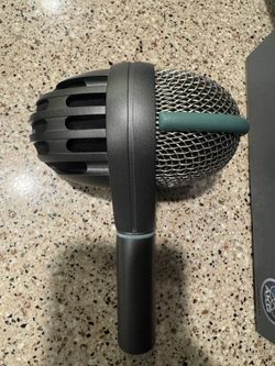AKG D112