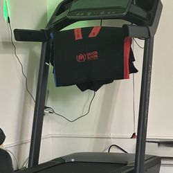 Treadmill Great Condition (Only used 3 Times)