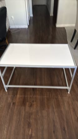 Table  New rectangular table, in excellent  perfect for an office,