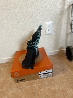 Bogs Boots size 8 New  Teal