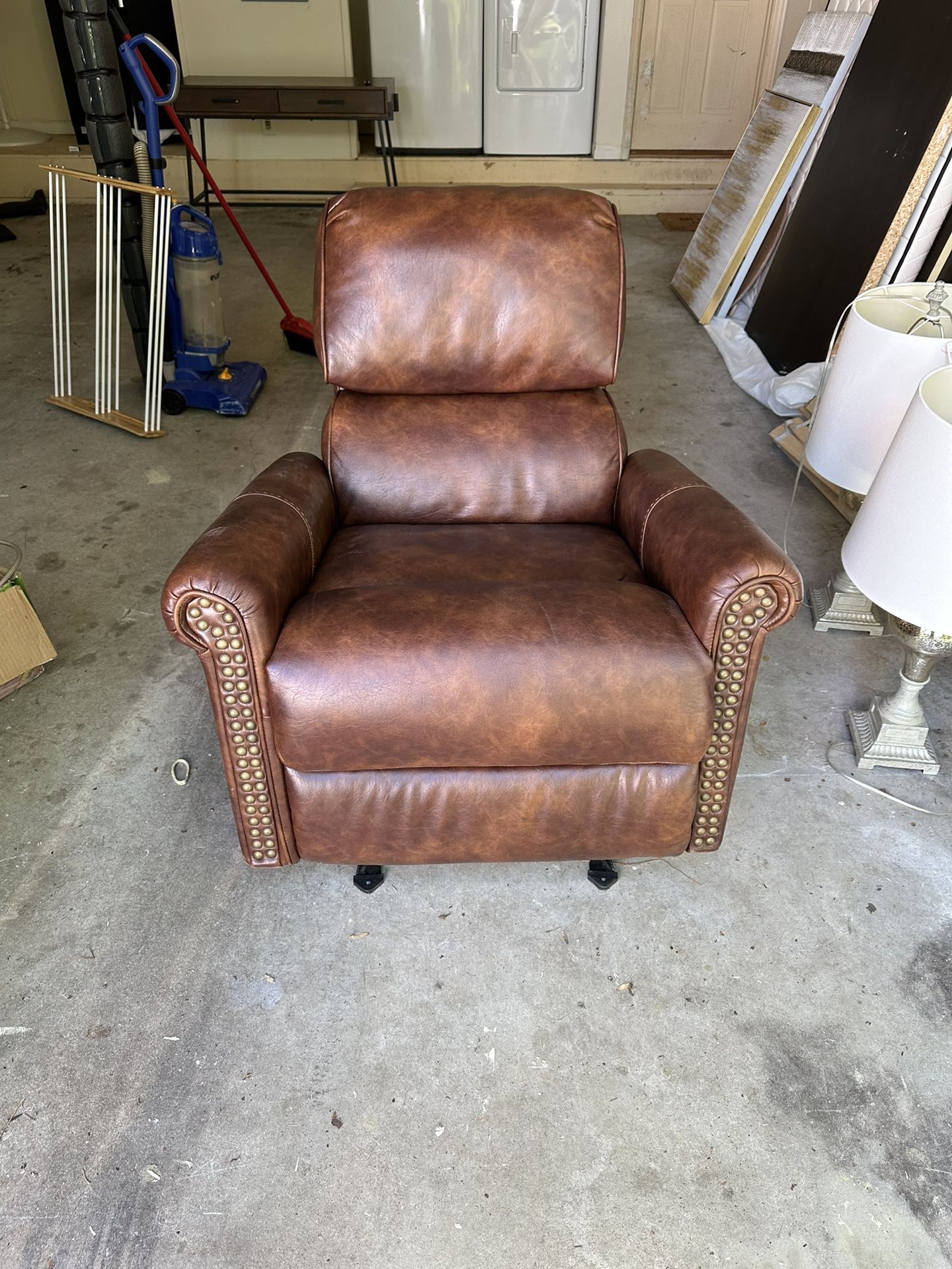 Roll Arm Recliner 