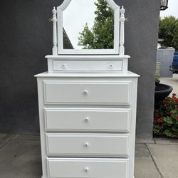 White Chest With Mirror And Jewelry Drawer 