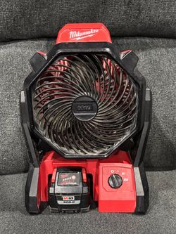 Milwaukee M-18 Cordless Jobsite Fan With M-18 REDLITHIUM XC8.0 Battery