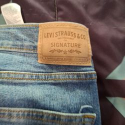 Levi Signature Jeans 34x32 Jeans  Actual 34x31