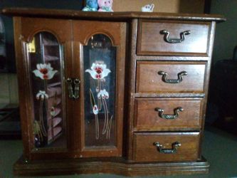 Jewelry box