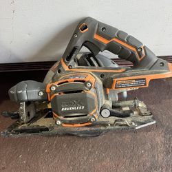 RIDGID R8657B 18V Brushless Cordless 7-1/4 in. Circular Saw (Tool Only) in great working condition 