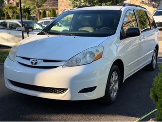 2010 Toyota sienna! Runs great