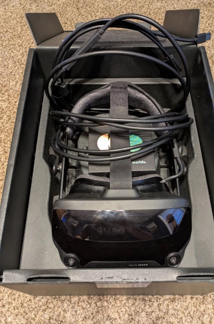 Valve Index With Headset Controllers And Two Base Stations.