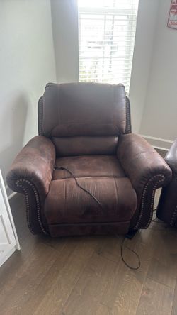 Brown Power Recliner – Excellent Condition
