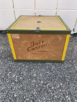 Vintage Bait Canteen OBERLIN O Cork & Metal Worm Box Bedding