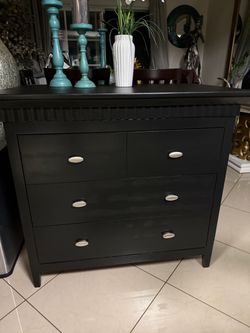 3 drawers dresser in good condition
