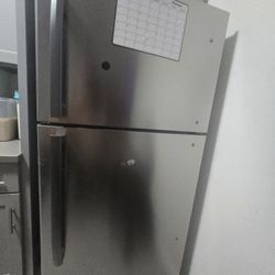 Refrigerator 