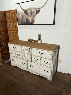 BEAUTIFUL SOLID WOOD FARMHOUSE DRESSER/TV STAND /ENTRY TABLE $170 delivery available $20 more