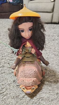 Raya doll with Tuk Tuk