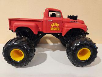 Monster Jam Hot Wheels 1:24 Grave Digger Monster Truck mint