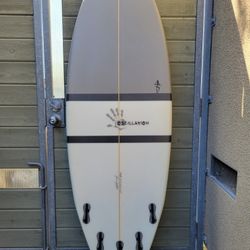 Surfboard 5'-7" 