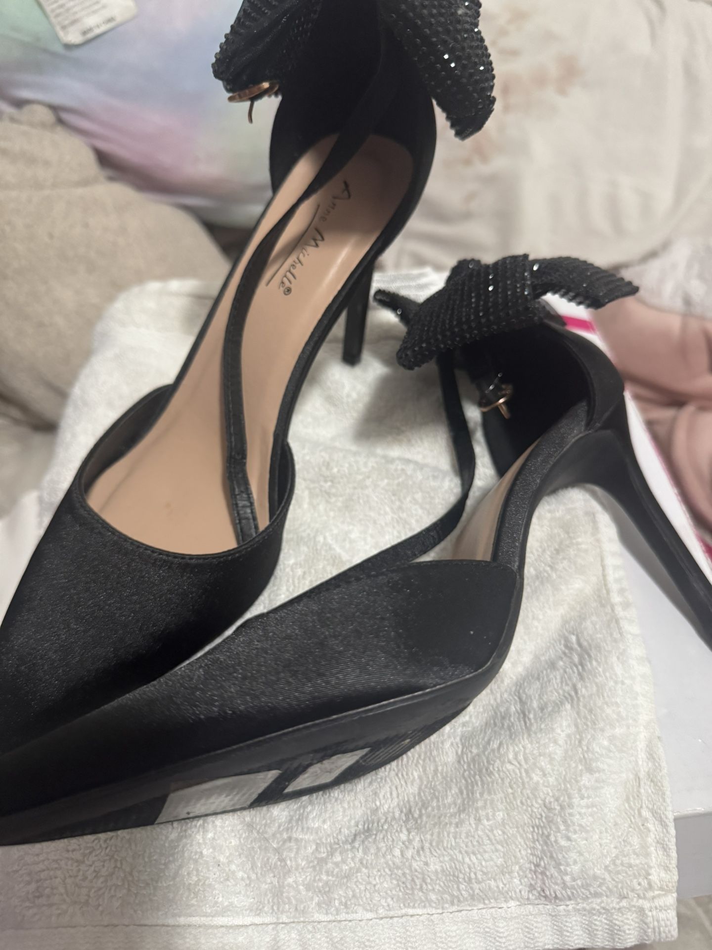 Elegant Black Heels With Bow