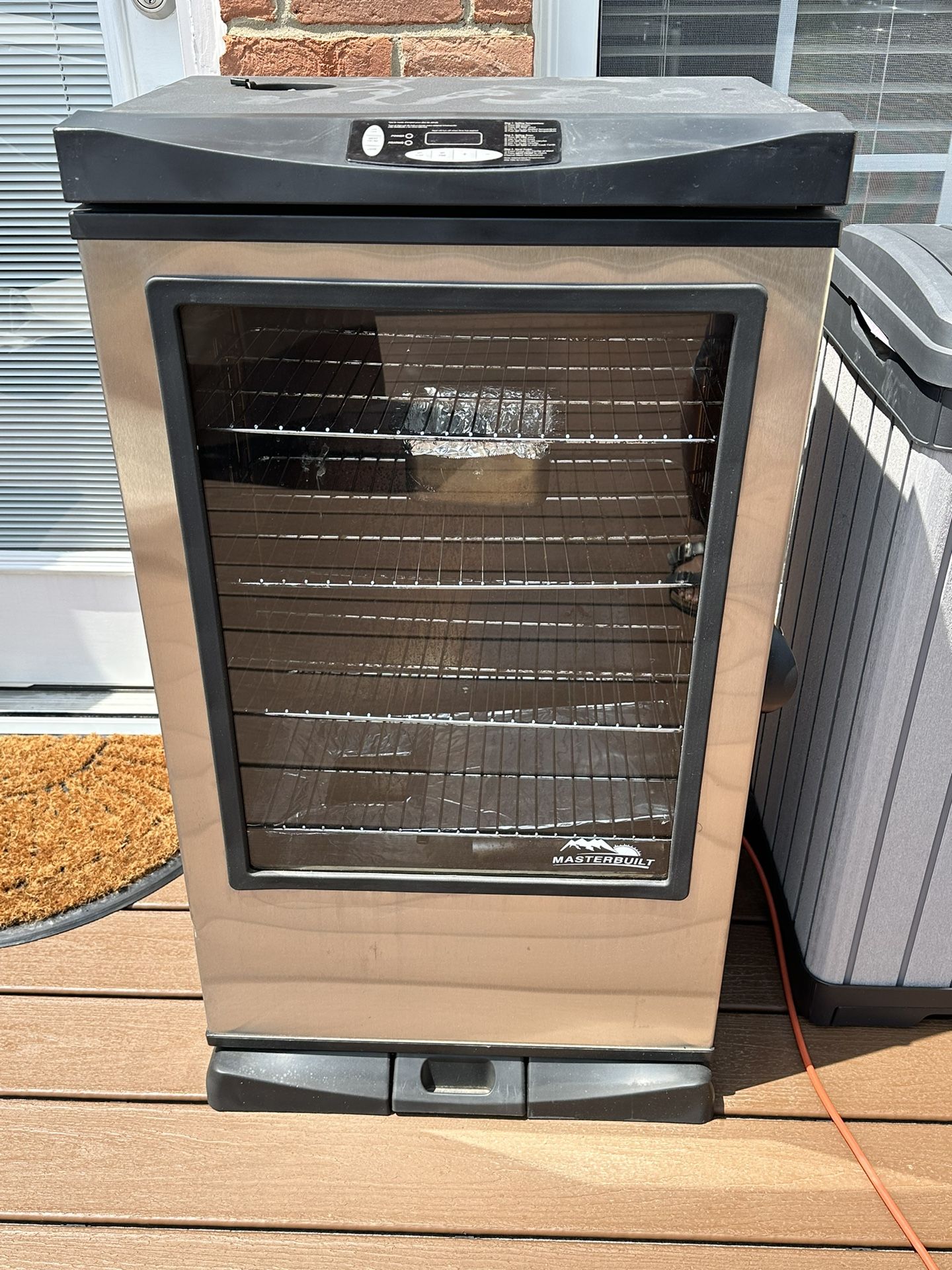 Masterbuilt Electric Smoker