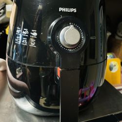 air fryer got a hole in the bottom but it works perfectly, it doesn't affect