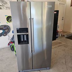Refrigerator Kitchenaid Like New