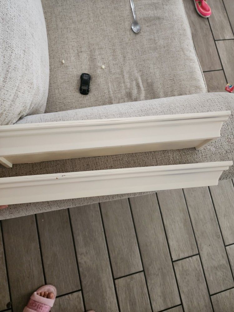 2 Plastic Wall Shelves