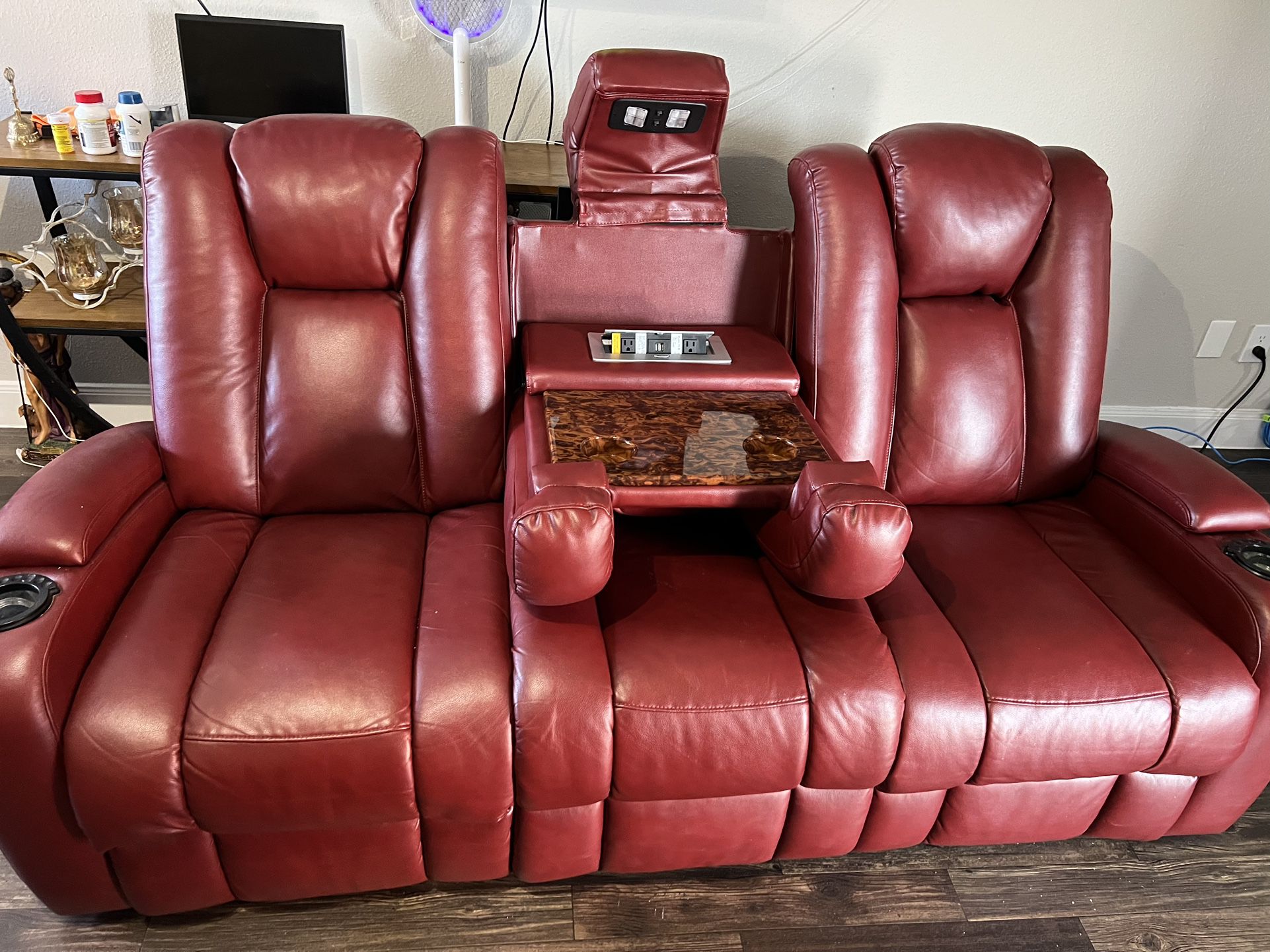 Sofá reclinable eléctrico con su sillón en perfecto estado