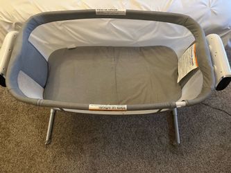 Baby rocking bassinet