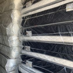 🛏Memory foam Mattress for your comfort 🟩Same day delivery available🚛 🟠Queen sizes 🟡Full sizes 🟢Twin sizes 🔵Cal King 🟣E. King 📍Delivery s