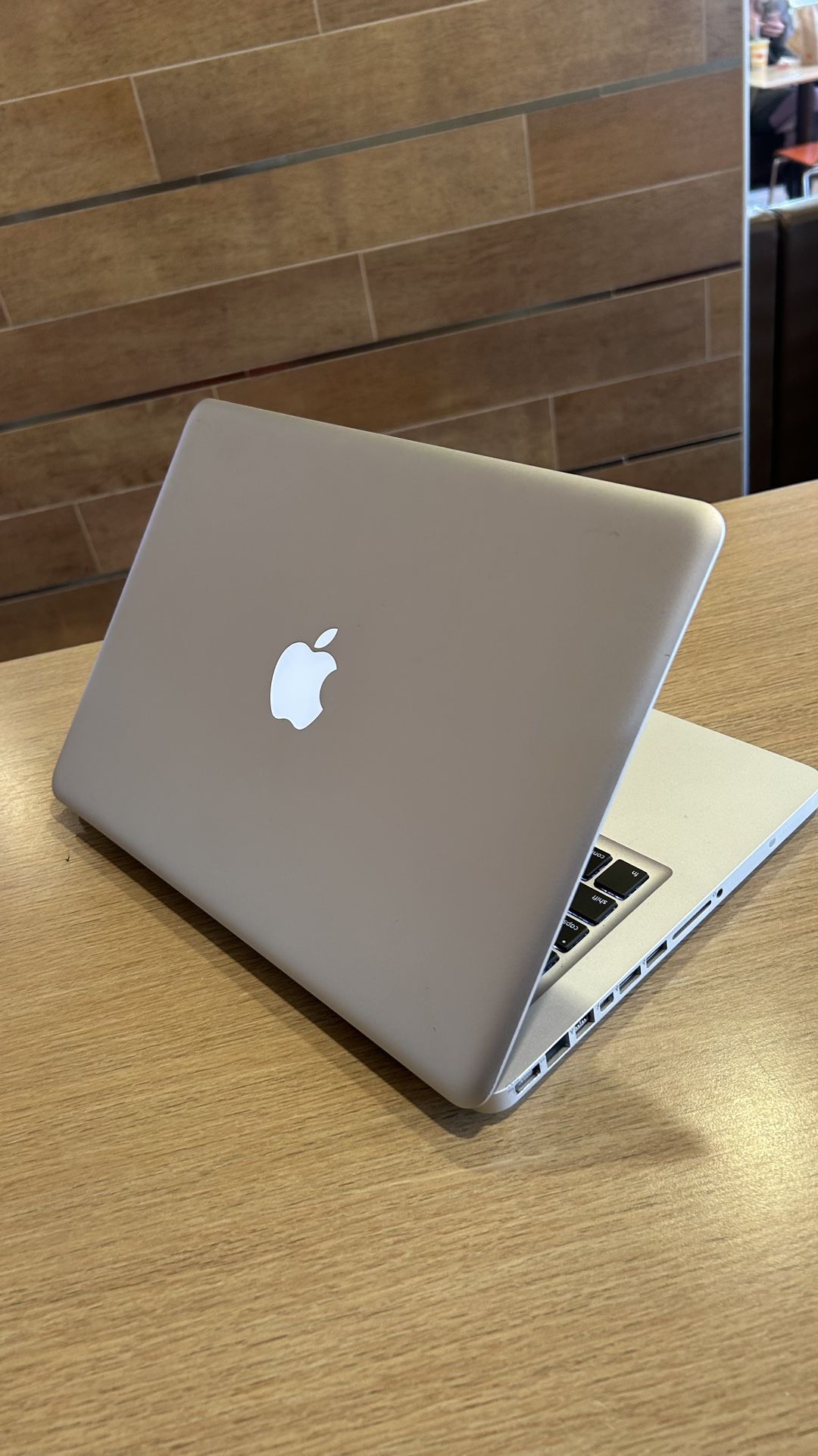 Apple MacBook Pro 13” i5/8GB/256GB SSD $140