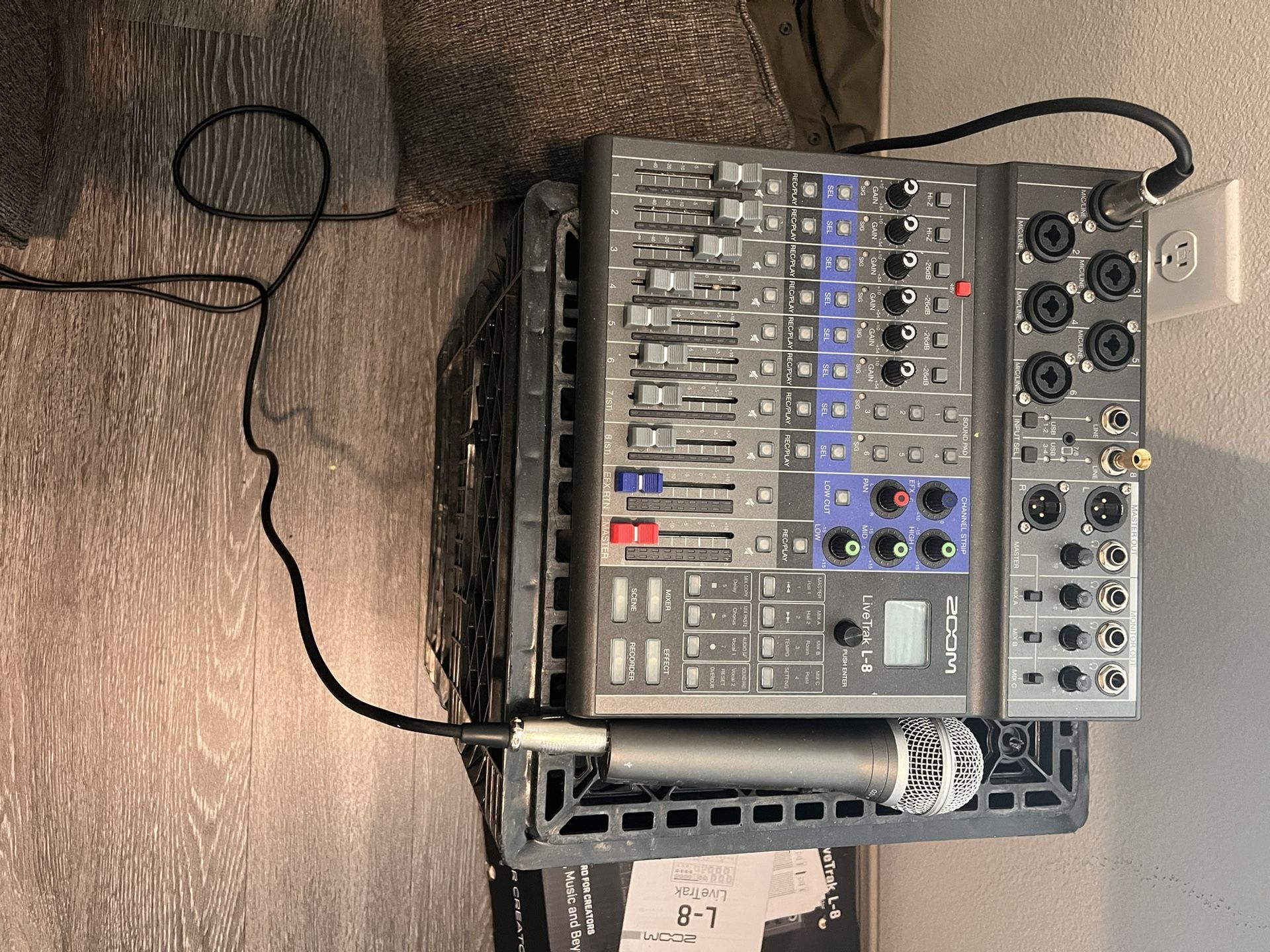 Live track L8 Mixers & Mics