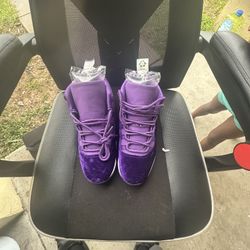Air jordon 11 purple rain/ size: 9.5