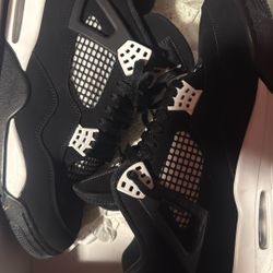 Jordan Thunder 4s 10.5