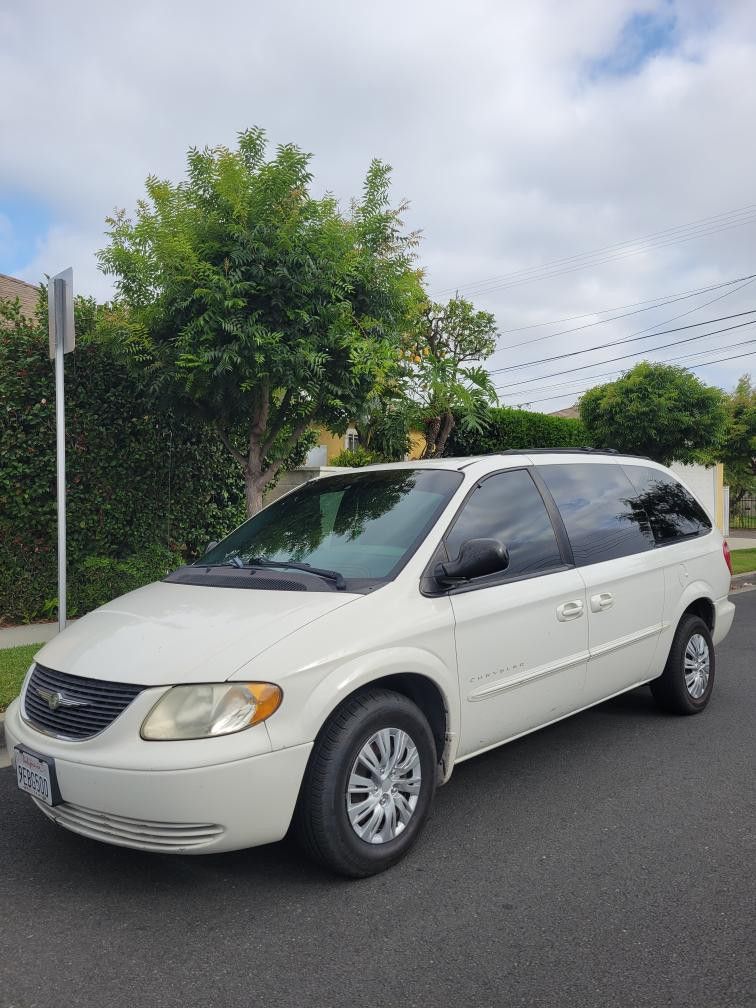 2001 Chrysler Town & Country