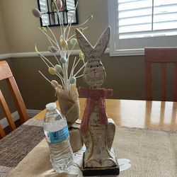 Easter 🐣 Decor🐰🐣🌷💐